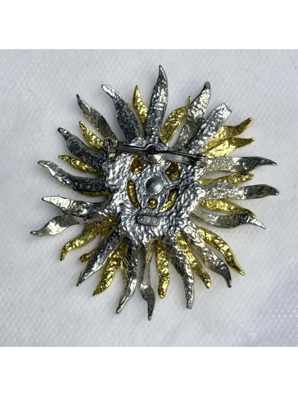 JJ Jonette smiling sun brooch pin